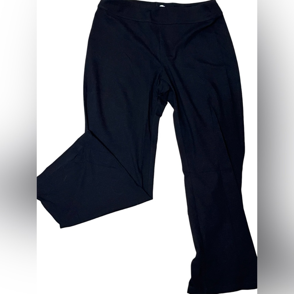 NWT black size 14/16 Petite Avenue Athletic pants. Boot cut